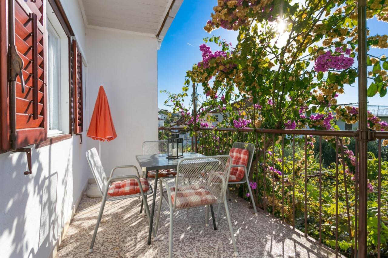 Apartments By The Sea Seget Vranjica, Trogir - 1038 Exteriör bild