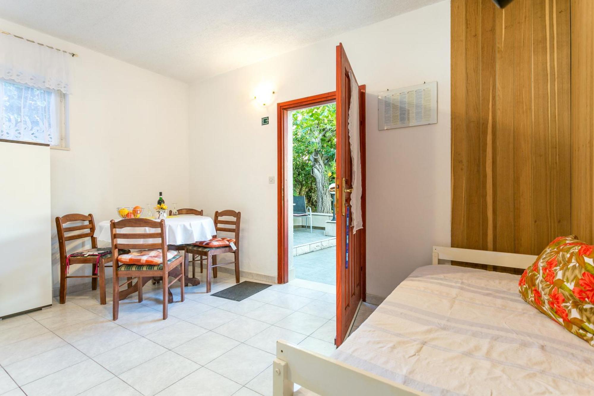 Apartments By The Sea Seget Vranjica, Trogir - 1038 Rum bild